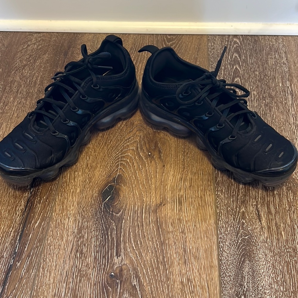 Nike Vapor Max Plus size 8.5. Excellent condition.